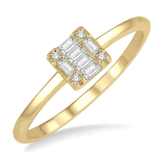 A diamond fashion ring available at Dunkin’s Diamonds.