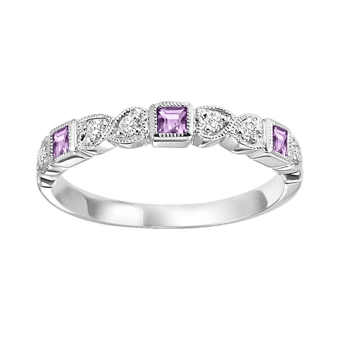 A gold diamond alexandrite ring available at Dunkin’s Diamonds.