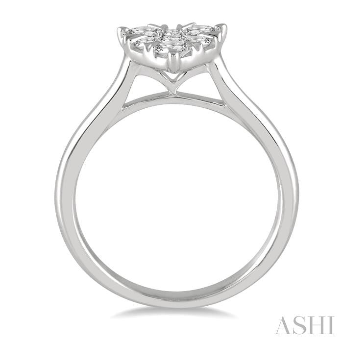 1/2 Ctw Round Cut Diamond Heart Shape Shine Bright Ring in 14K White Gold