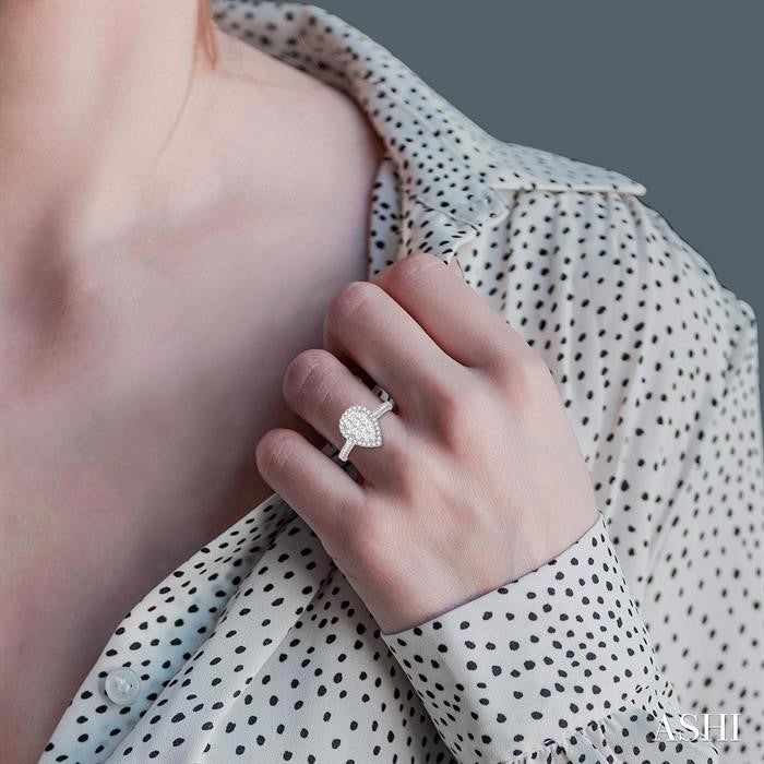 3/4 Ctw Pear Shape Round Cut Diamond Shine Bright Cluster Ring in 14K White and Rose Gold