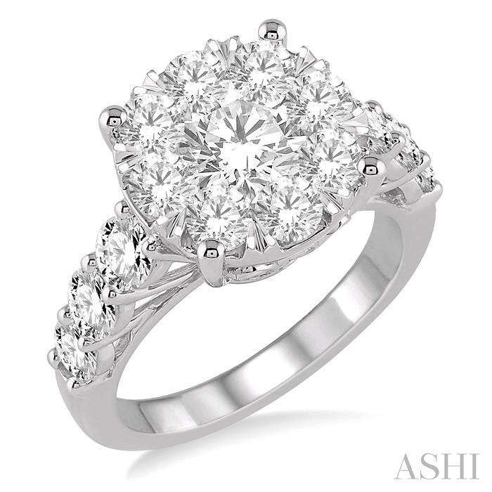 2 Ctw Round Diamond Shine Bright Ring in 14K White Gold