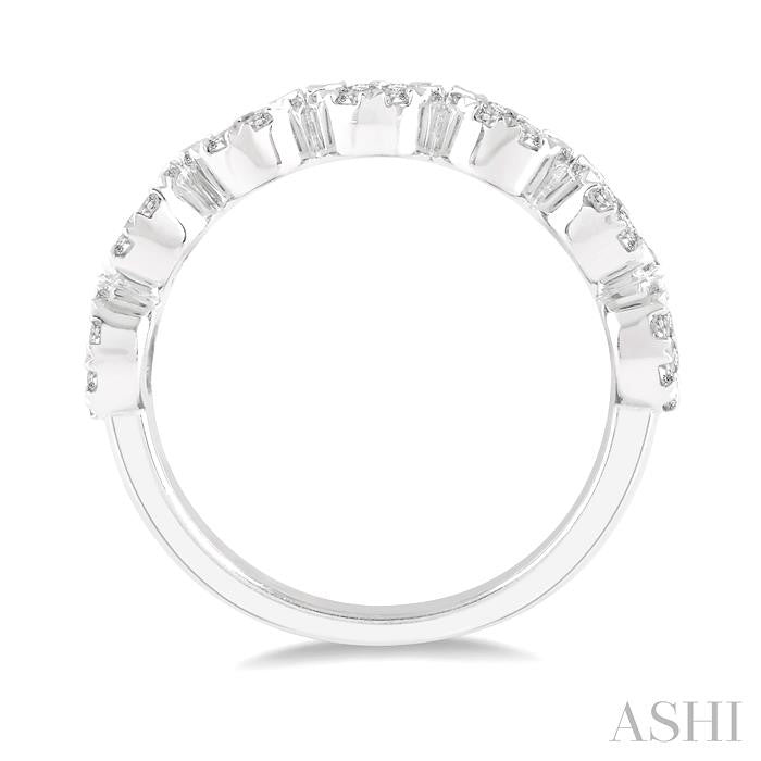 3/4 Ctw Jointed Circular Mount Shine Bright Diamond Cluster Band in 14K White Gold