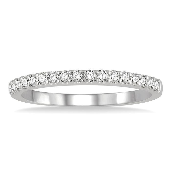 1/4 Ctw Round Cut Diamond Wedding Band in 14K White Gold
