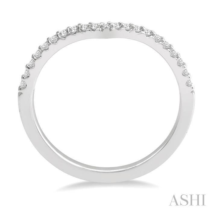1/10 Ctw Chevron Center Round Cut Diamond Wedding Band in 14K White Gold