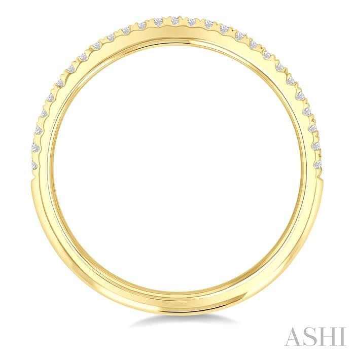 1/8 Ctw Round Cut Diamond Wedding Band in 14K Yellow Gold