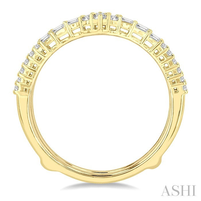 1/3 Ctw Baguette and Round Cut Diamond Chevron Insert Ring in 14K Yellow Gold