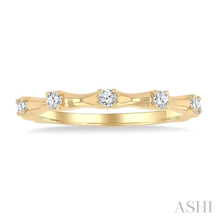 1/10 Ctw Bamboo Shoot Inspired Round Cut Diamond Fashion Ring in 10K Yellow Gold