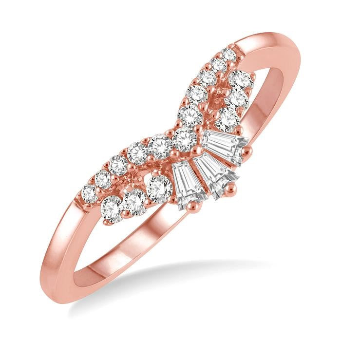 1/4 Ctw Chevron Center Baguette and Round Cut Diamond Wedding Band in 14K Rose Gold