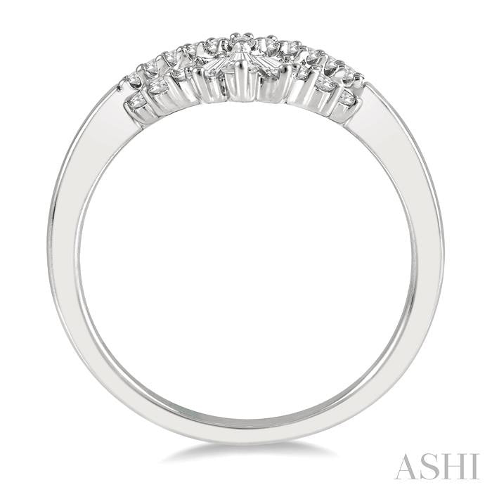 1/4 Ctw Chevron Center Baguette and Round Cut Diamond Wedding Band in 14K White Gold