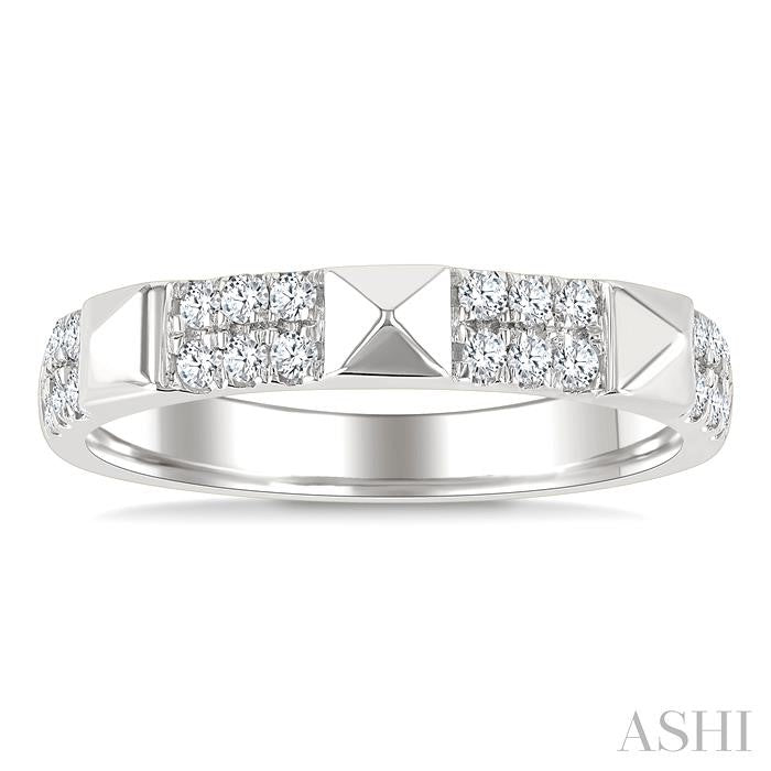1/4 Ctw Pyramid Accent Round Cut Diamond Fashion Ring in 10K White Gold