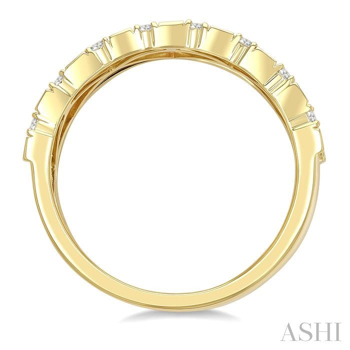 1 1/10 Ctw Grid Pattern Baguette and Round Cut Diamond Fashion Band in 14K Yellow Gold