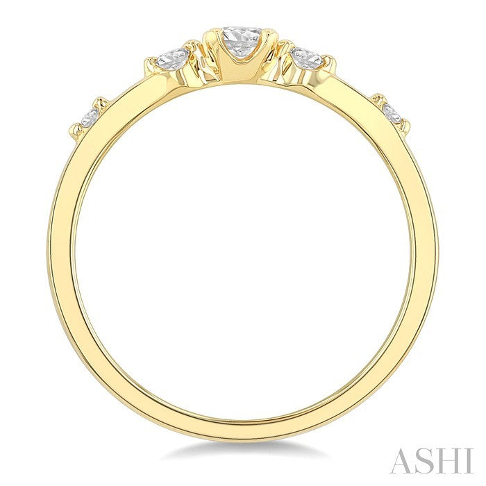 1/5 Ctw Round Cut Diamond Stackable Fashion Ring in 14K Yellow Gold