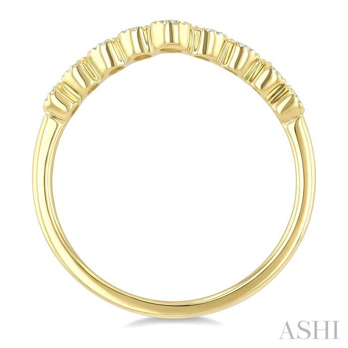 1/5 Ctw Chevron Bezel Set Round Cut Diamond Fashion Band in 10K Yellow Gold
