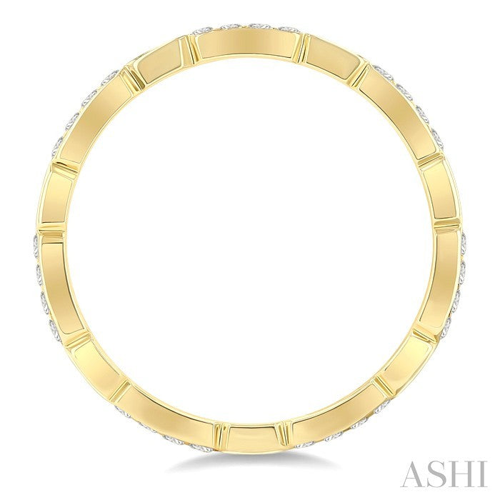 1/4 Ctw Eternity Pave Set Round Cut Diamond Wedding Band in 14K Yellow Gold