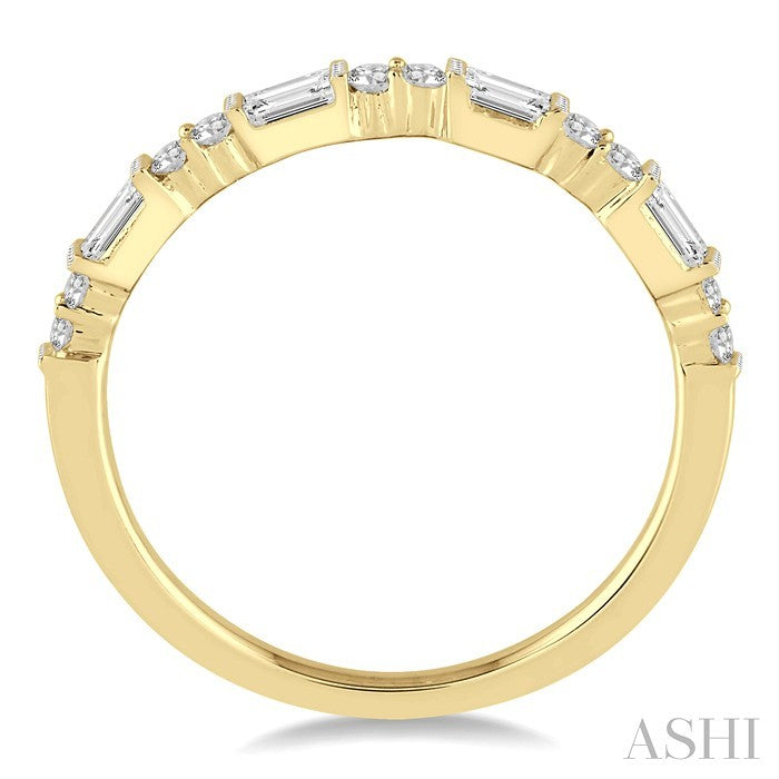 1/3 Ctw Baguette and Round Cut Diamond Wedding Band in 14K Yellow Gold
