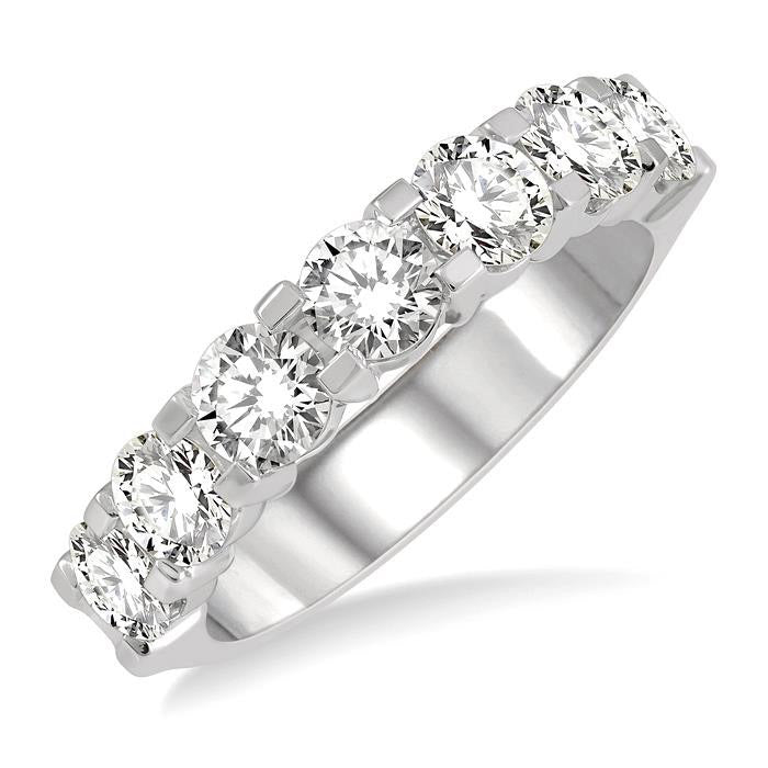 1 1/2 Ctw 7 Stone Round Cut Diamond Wedding Band in 14K White Gold