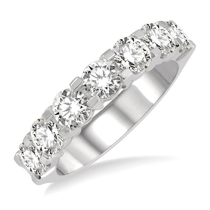 1 1/2 Ctw 7 Stone Round Cut Diamond Wedding Band in 14K White Gold