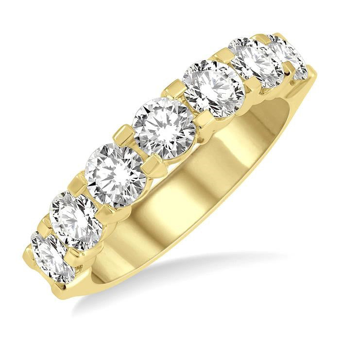 1 1/2 Ctw 7 Stone Round Cut Diamond Wedding Band in 14K Yellow Gold