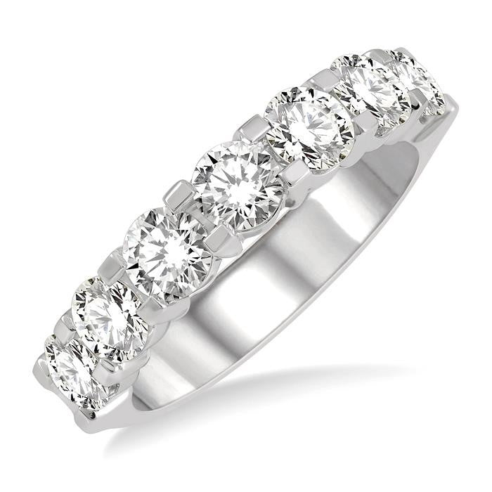 1 1/2 Ctw 7 Stone Round Cut Diamond Wedding Band in 14K White Gold