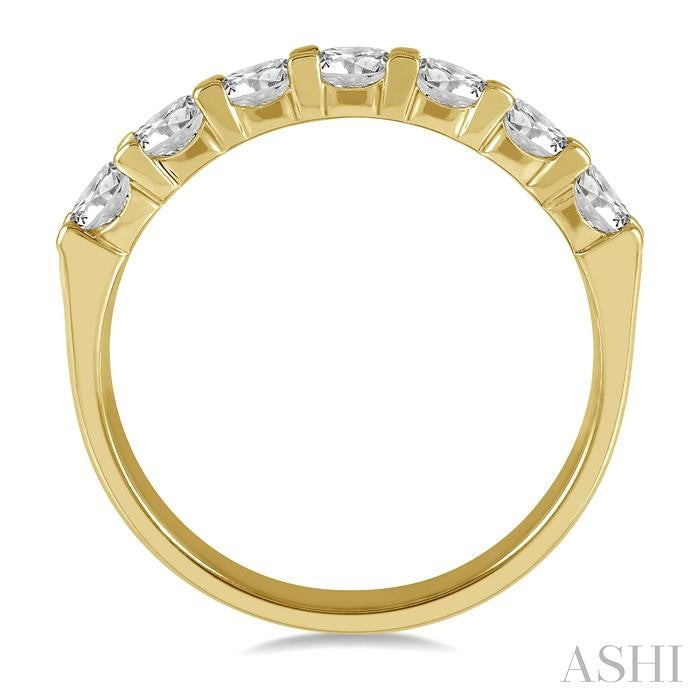 1 Ctw 7 Stone Round Cut Diamond Wedding Band in 14K Yellow Gold