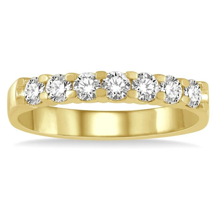 3/4 Ctw 7 Stone Round Cut Diamond Wedding Band in 14K Yellow Gold