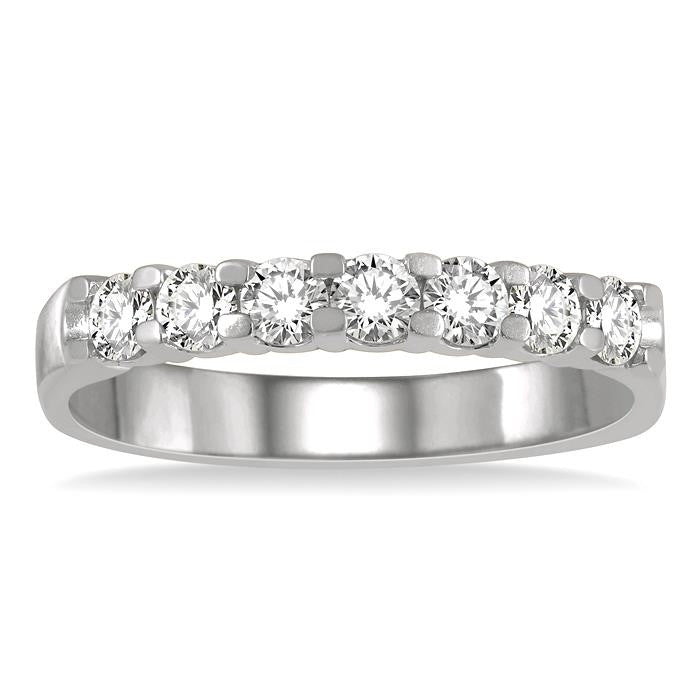 3/4 Ctw 7 Stone Round Cut Diamond Wedding Band in Platinum