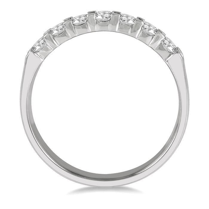 3/4 Ctw 7 Stone Round Cut Diamond Wedding Band in Platinum
