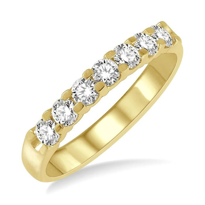 1/2 Ctw 7 Stone Round Cut Diamond Wedding Band in 14K Yellow Gold