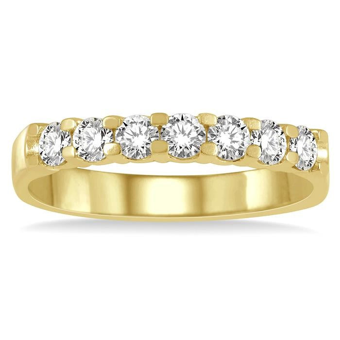 1/2 Ctw 7 Stone Round Cut Diamond Wedding Band in 14K Yellow Gold