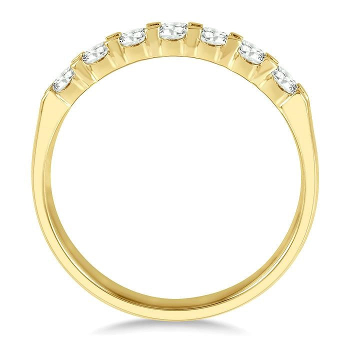 1/2 Ctw 7 Stone Round Cut Diamond Wedding Band in 14K Yellow Gold
