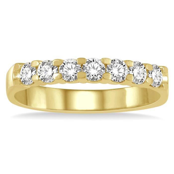 1/2 Ctw 7 Stone Round Cut Diamond Wedding Band in 14K Yellow Gold
