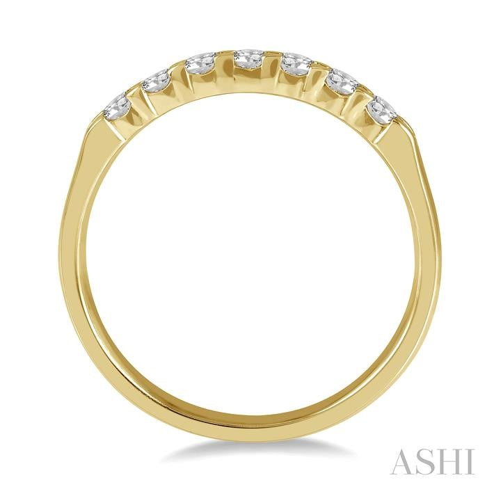 1/3 Ctw 7 Stone Round Cut Diamond Wedding Band in 14K Yellow Gold