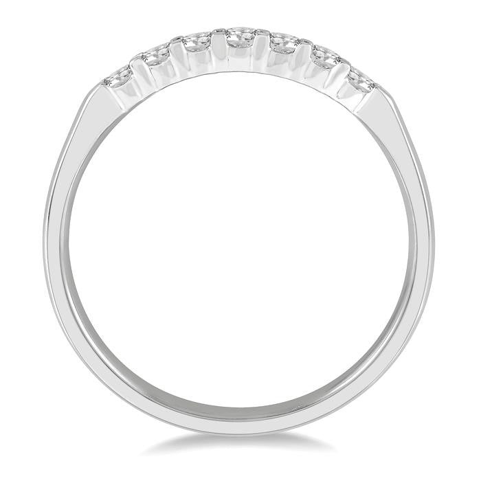 1/4 Ctw 7 Stone Round Cut Diamond Wedding Band in Platinum