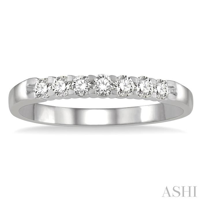 1/4 Ctw 7 Stone Round Cut Diamond Wedding Band in Platinum