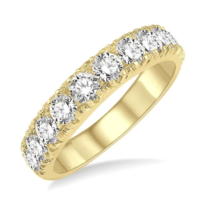 1 1/2 Ctw 11 Stone Round Cut Diamond Wedding Band in 14K Yellow Gold