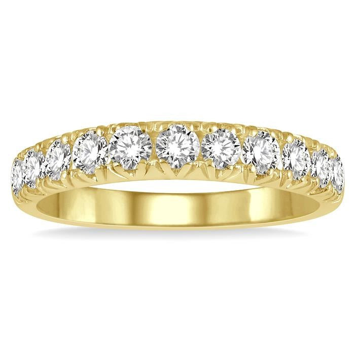 3/4 Ctw 11 Stone Round Cut Diamond Wedding Band in 14K Yellow Gold