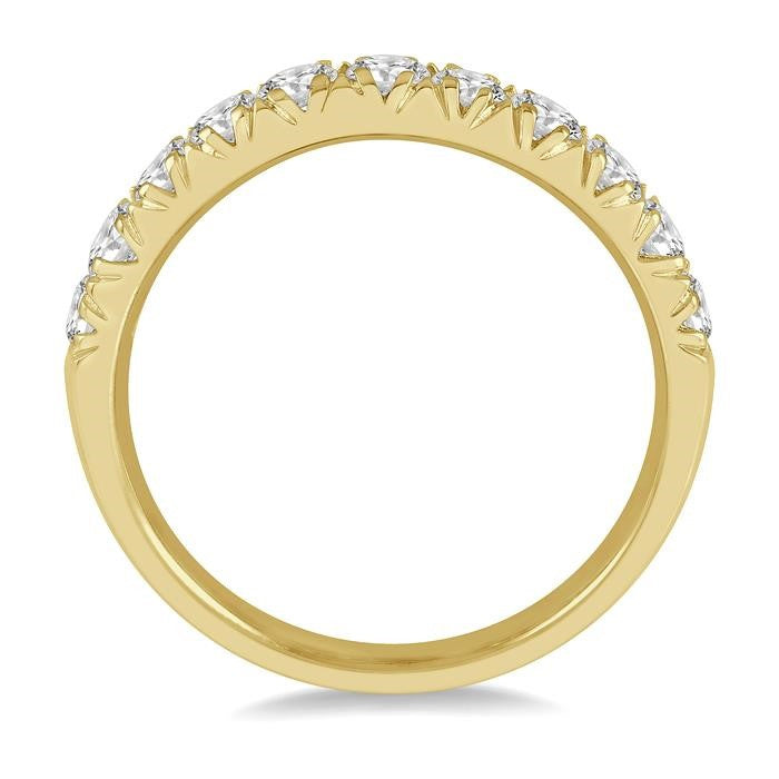 3/4 Ctw 11 Stone Round Cut Diamond Wedding Band in 14K Yellow Gold