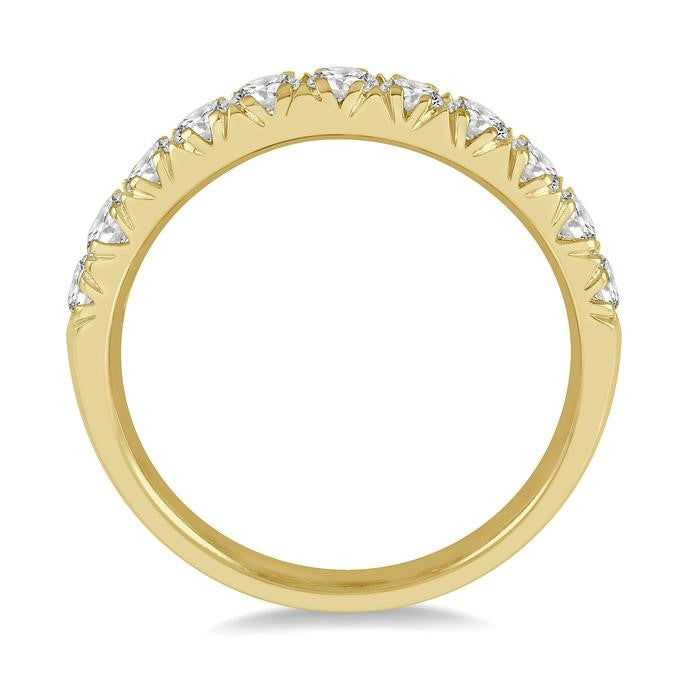 1/2 Ctw 11 Stone Round Cut Diamond Wedding Band in 14K Yellow Gold