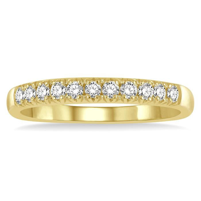 1/4 Ctw 11 Stone Round Cut Diamond Wedding Band in 14K Yellow Gold