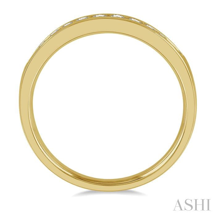 1/4 Ctw Channel Set 11 Stone Round Cut Diamond Wedding Band in 14K Yellow Gold
