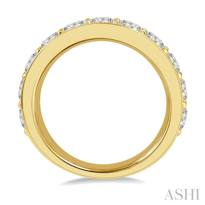 2 Ctw Round Cut Diamond Wedding Band in 14K Yellow Gold