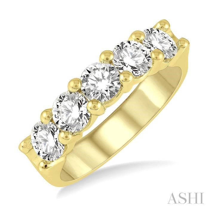 1 1/2 Ctw 5 Stone Round Cut Diamond Wedding Band in 14K Yellow Gold