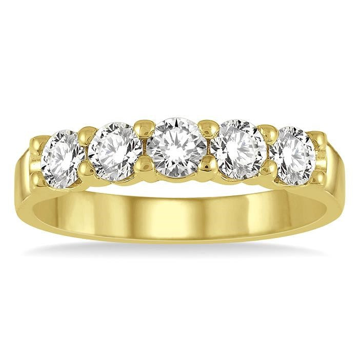 3/4 Ctw 5 Stone Round Cut Diamond Wedding Band in 14K Yellow Gold