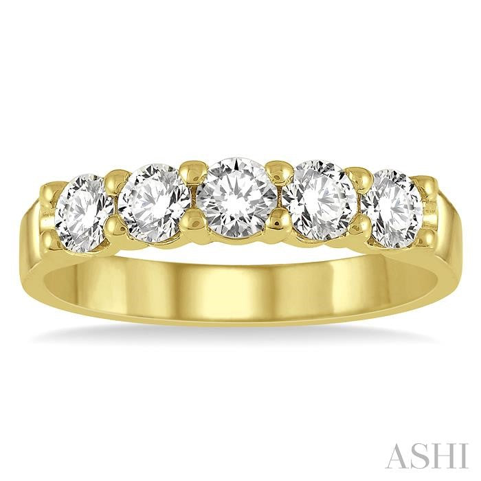 3/4 Ctw 5 Stone Round Cut Diamond Wedding Band in 14K Yellow Gold
