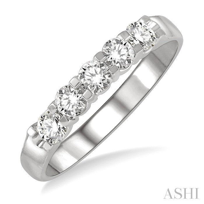1/2 Ctw 5 Stone Round Cut Diamond Wedding Band in 14K White Gold