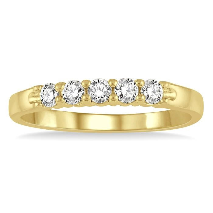 1/4 Ctw 5 Stone Round Cut Diamond Wedding Band in 14K Yellow Gold