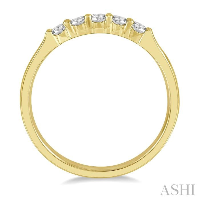 1/4 Ctw 5 Stone Round Cut Diamond Wedding Band in 14K Yellow Gold