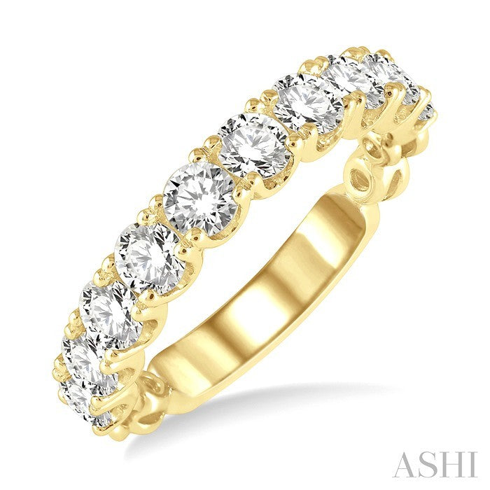 1 1/2 Ctw Lattice Round Cut Diamond Wedding Band in 14K Yellow Gold