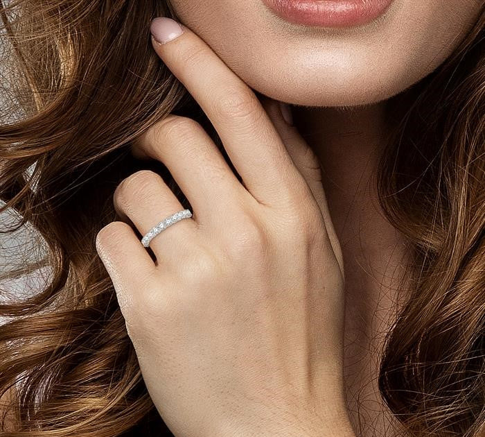 3/4 Ctw Lattice Round Cut Diamond Wedding Band in 14K White Gold