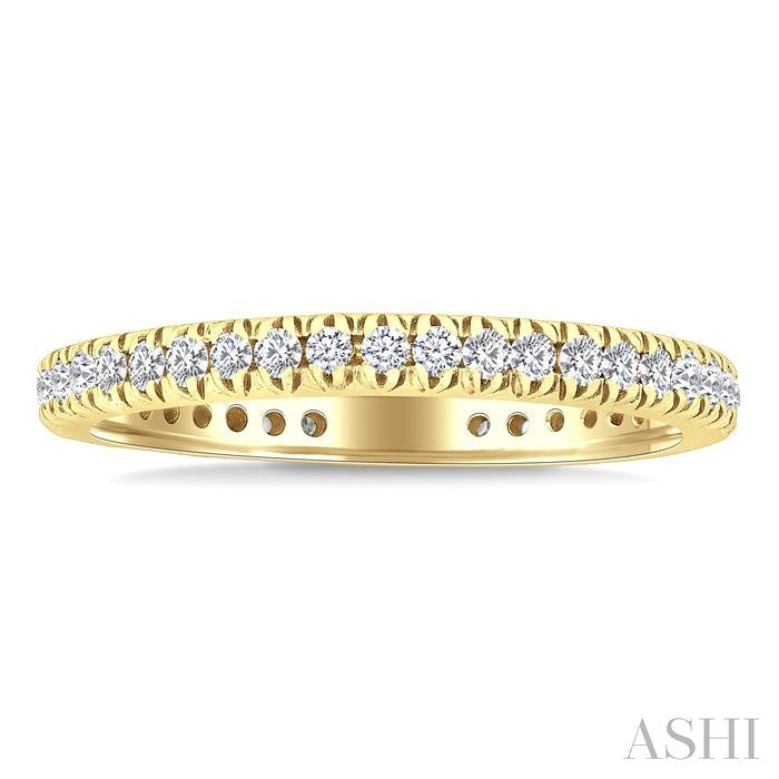 1/2 Ctw Round Cut Diamond Eternity Wedding Band in 14K Yellow Gold